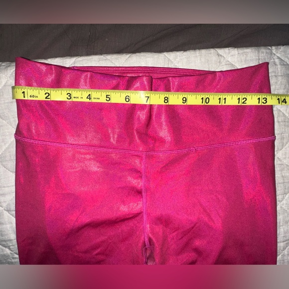 Fabletics High-Waisted Iridescent Luxe
Legging in Dark Fuchsia Size Medium - Picture 6 of 6